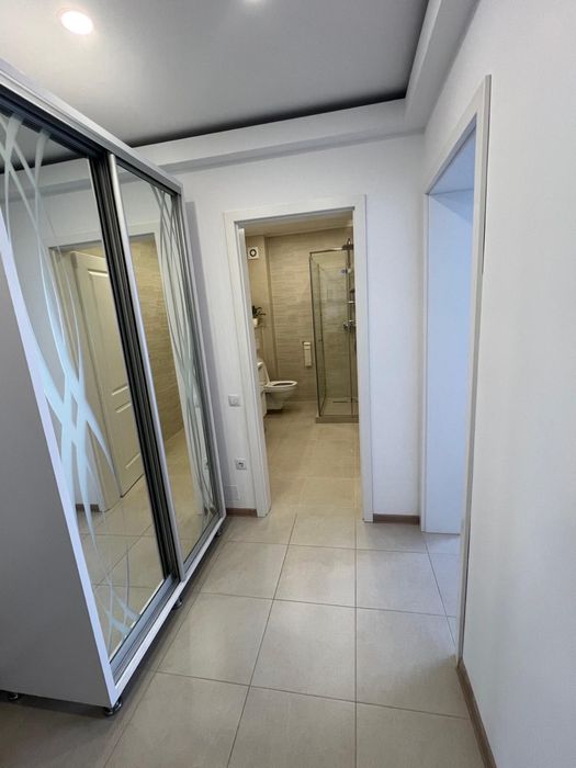 Inchiriez apartament 2 camere, parcare subterana, zona BMW. VIVO