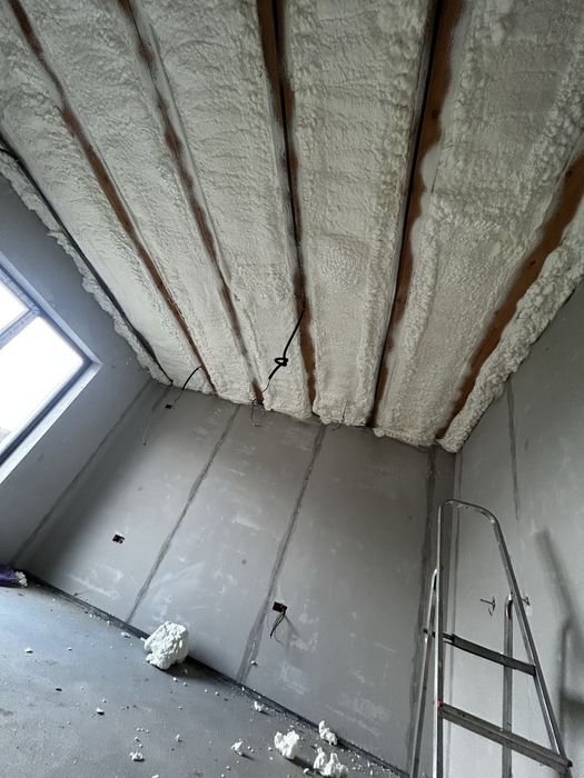 IZOMAX Izolatii cu spuma poliuretanica premium(mansarde, poduri)