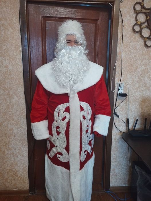 Продаётся костюм Деда Мороза.