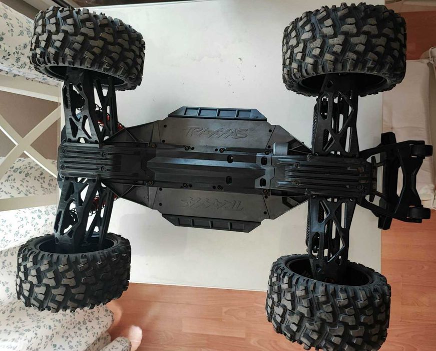 RC X maxxs   TRAXXAS