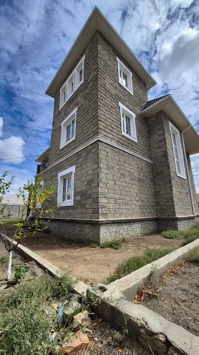 Прекрасный недострпоенный дом