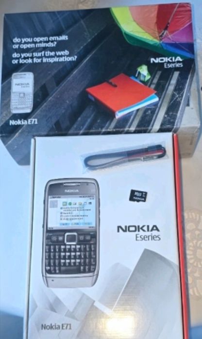 Nokia E71 в комплект с кутия и оригинални зарядно, слушалки и micro SD