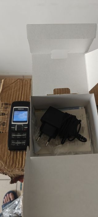 Nokia 1600 la cutie cu accesorii