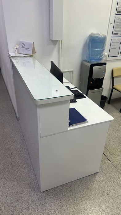 Стойка регистратуры (ресепшн)