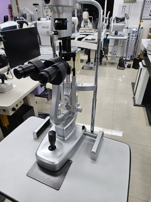 Продам Щелевая лампа со столом