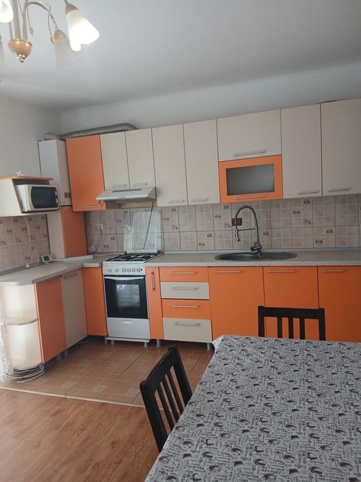Închiriez apartament
