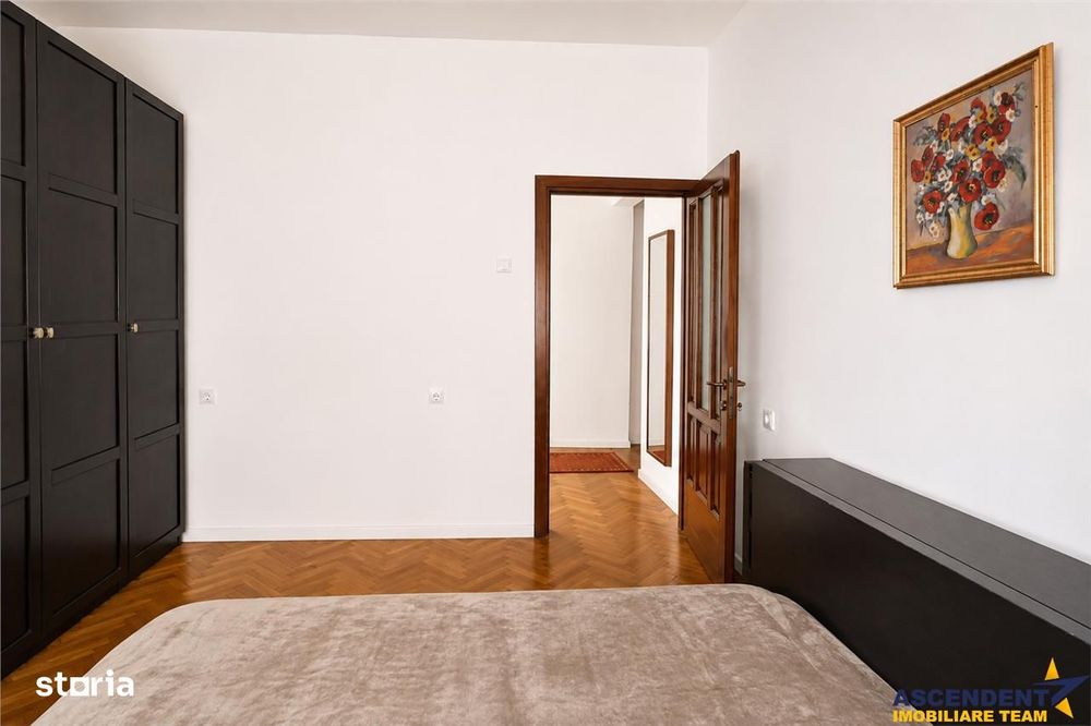 Resedinta luminoasa,farmec autentic,etaj 1, intimitate, acces facil, P