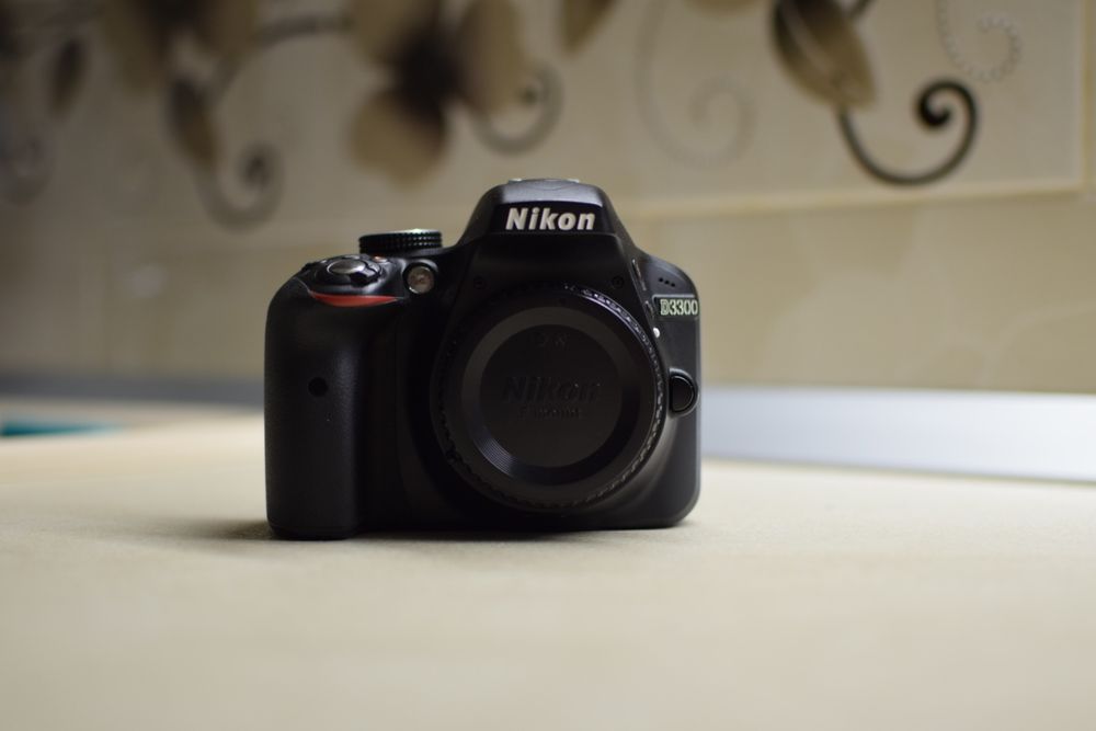 Nikon D3300 și obiectiv 18-55mm