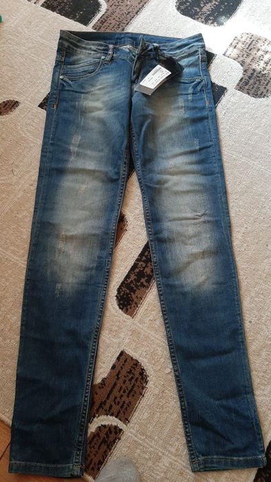 Продам джинсы новые
