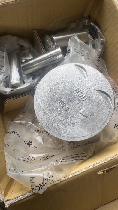 Поршень на митсубиси галант,  4G 93