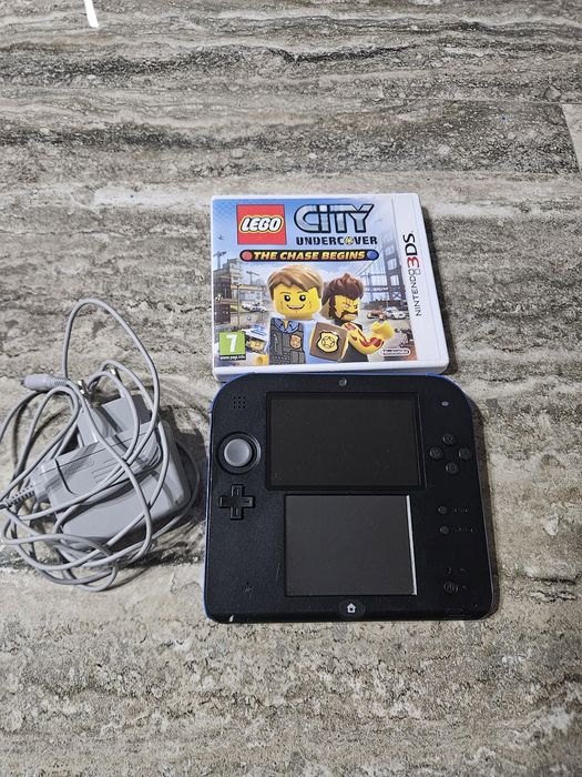 Vand nintedo 2 ds cu un joc lego