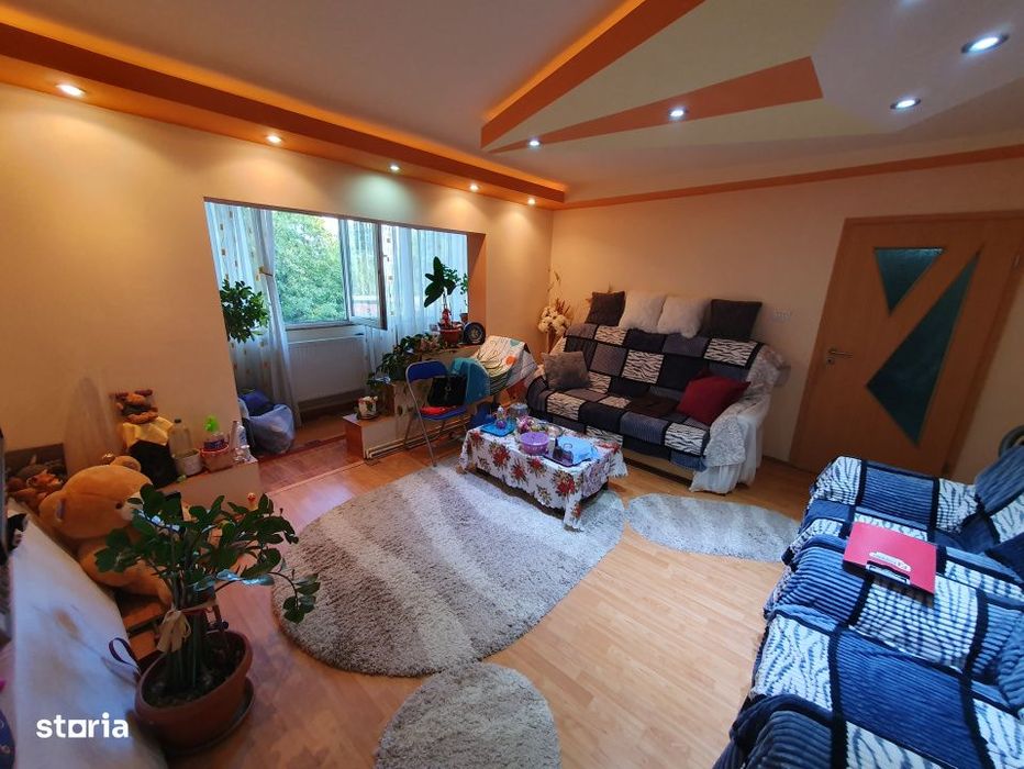 Apartament 3 camere, etaj 1, centrala proprie, bloc izolat - Zona Kiri