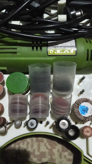 Дремель IVT (бормашинка гравер) с набором.