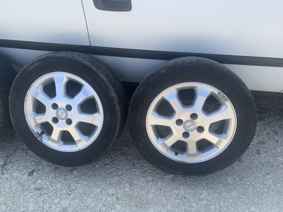 Set 4 jenti de aliaj cu cauciucuri de vara 195/60 R15