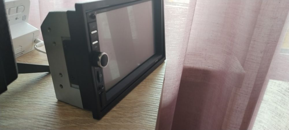 Продавам Мултимедия 2 дин 7 " ича