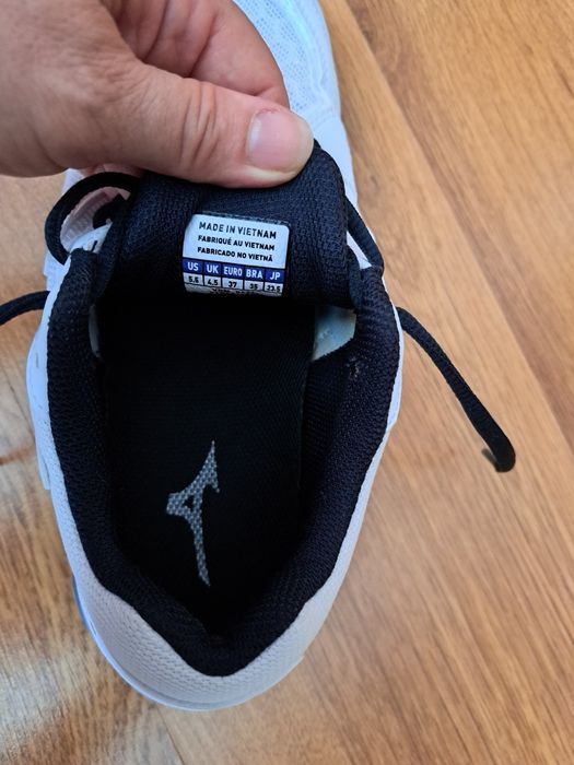 Маратонки Mizuno Wave Phantom 3