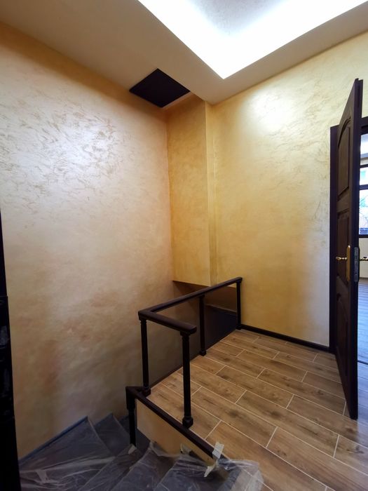 Под наем - Тухлена къща след основен ремонт, двор и барбекю в центъра