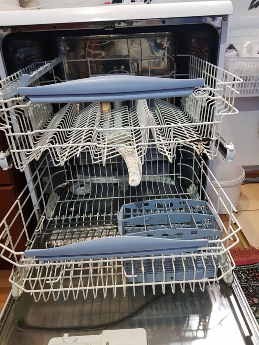 Продам посудомоечную машину Аристон