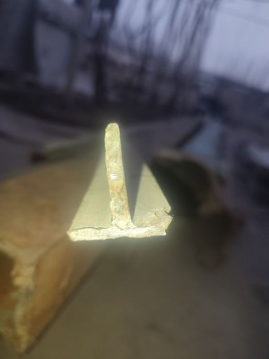 Уголок сотилади Т образное