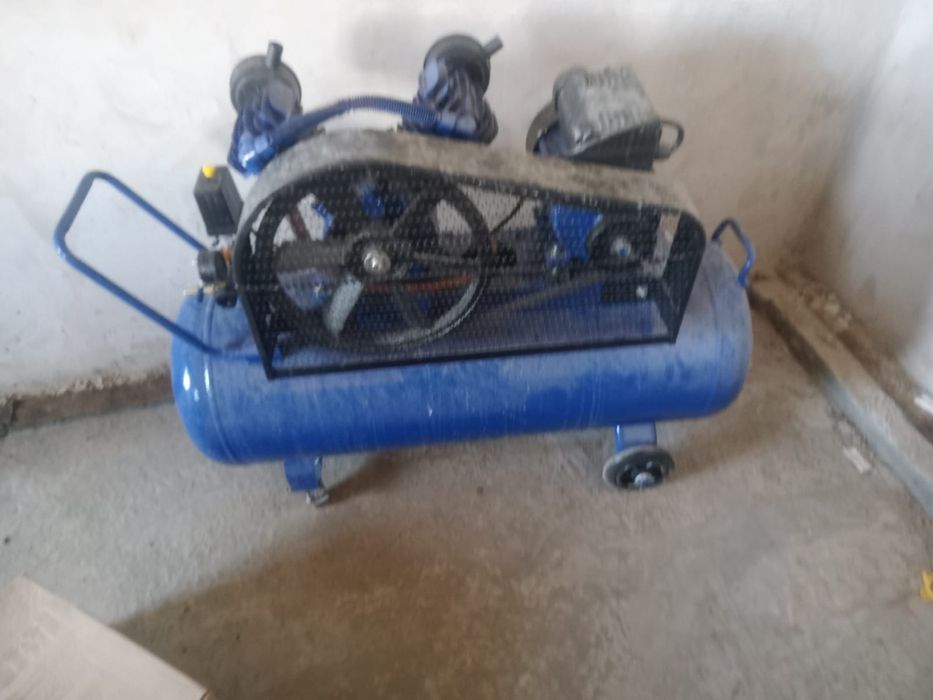 Компресор електрони