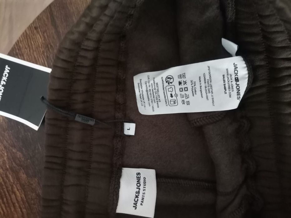 Vând pantaloni sport pt bărbați