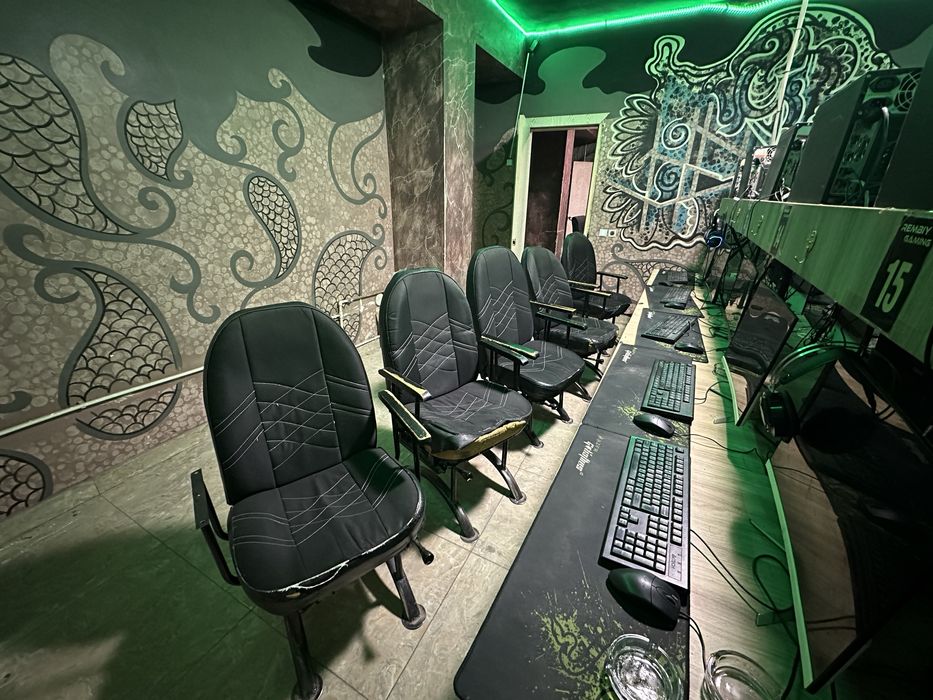 Стул для компютеров и парехмаров