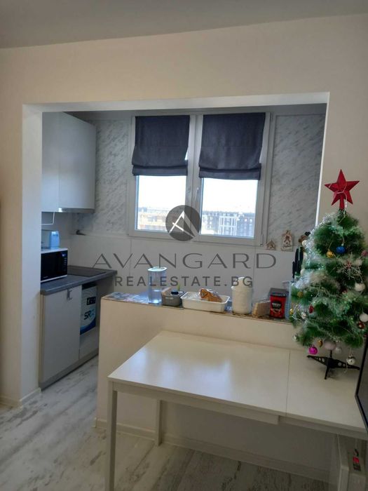 Продава се Тристаен апартамент в Пловдив, Младежки Хълм - 76 кв.м за 2303 €/кв.м - Снимка #2