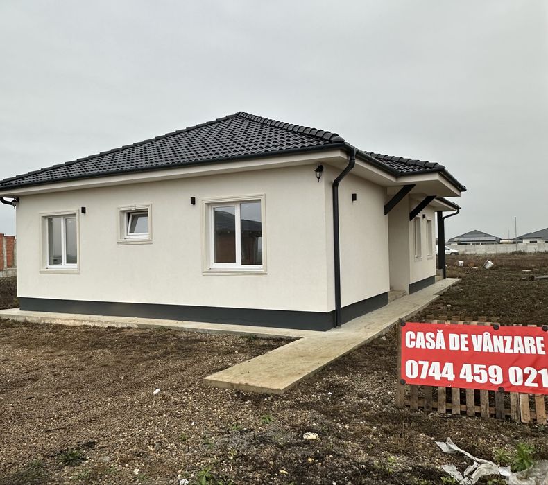 Casa noua semifinisata in Santandrei