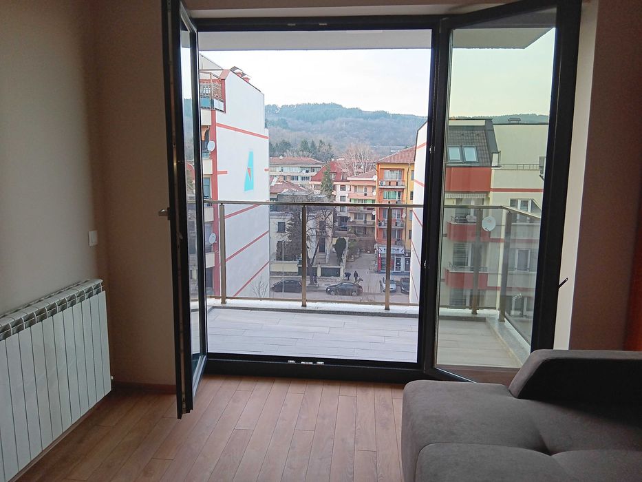 Дава се под наем Тристаен апартамент в Перник, Център - 125 кв.м за 600 € - Снимка #5