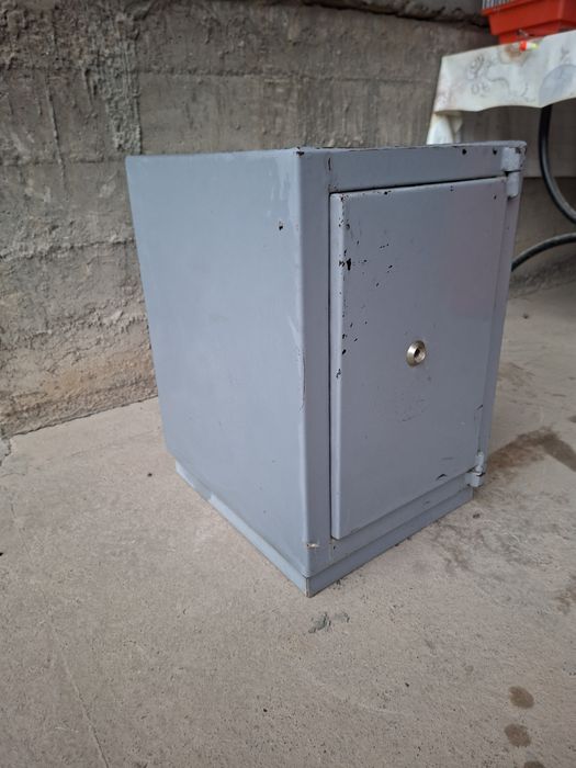 СЕЙФ Огнестойкий состояни отлично есть фото