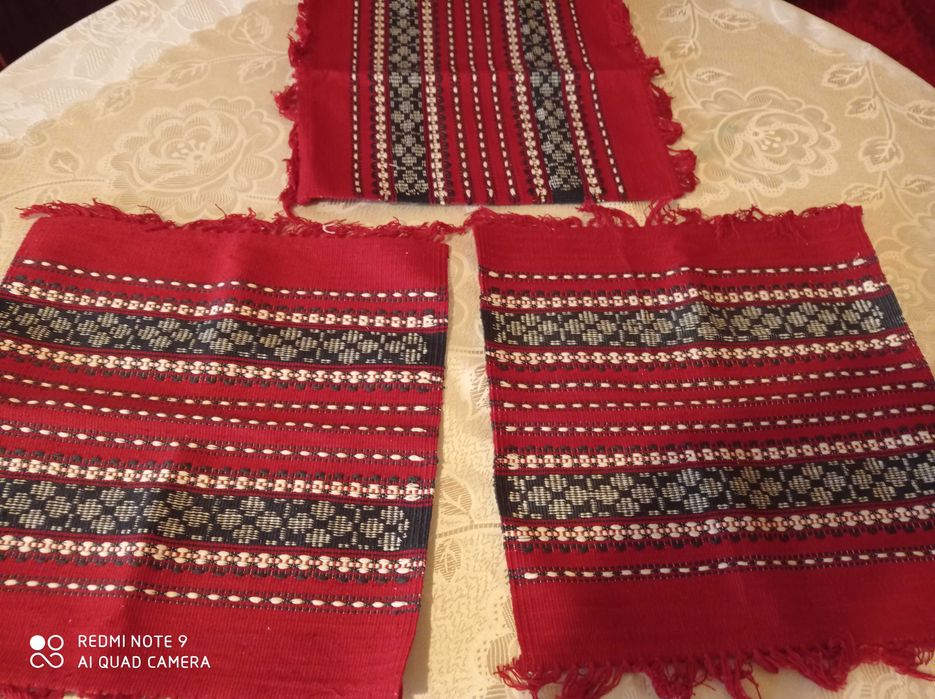 Продавам комплект декоративни покривки