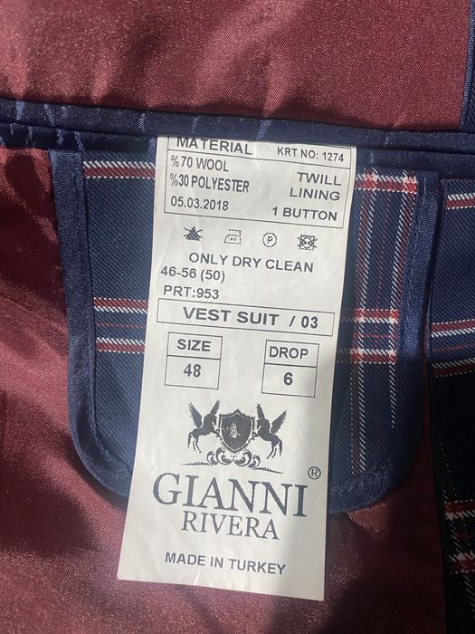 Costum băiți + cămasa  , folosit la banchet  . Cămasa este cu butoni