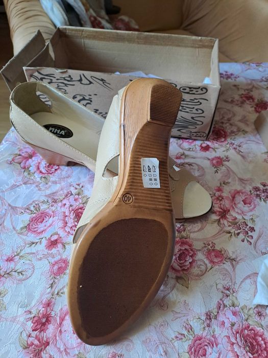 Дамски обувки български