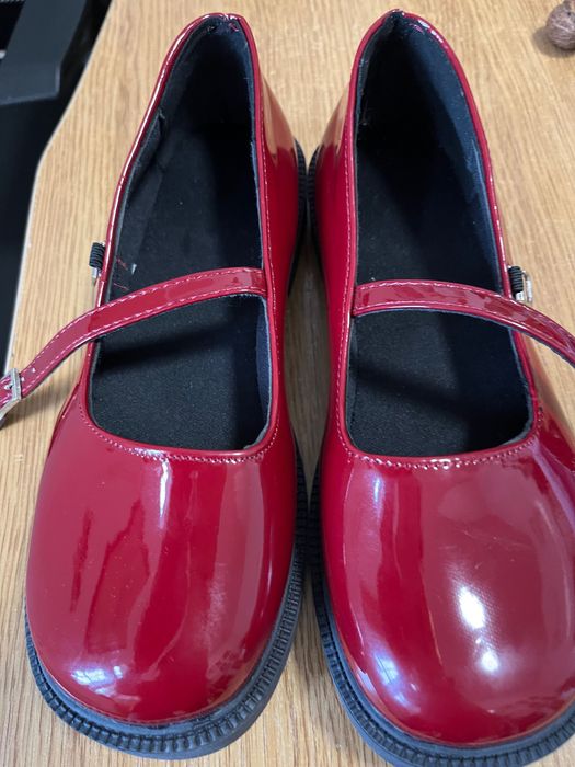 Дамски лачени обувки