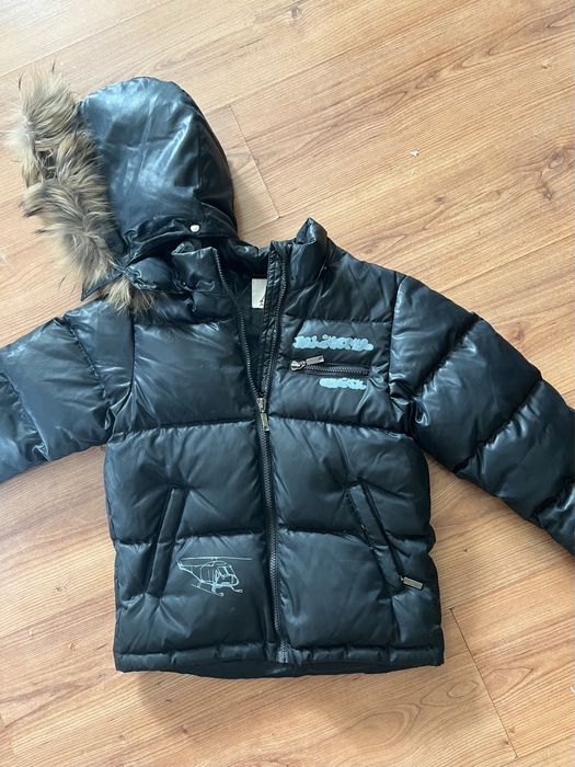 Продам куртку на мальчика за 5000