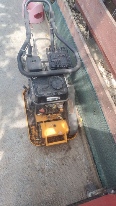 Vând talpa de batut pe benzină și diesel.