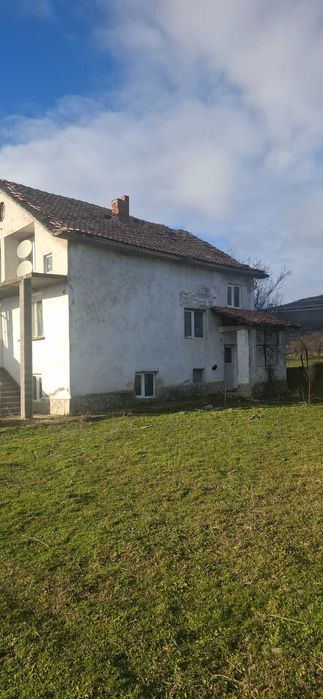 Продавам къща в село тъжа