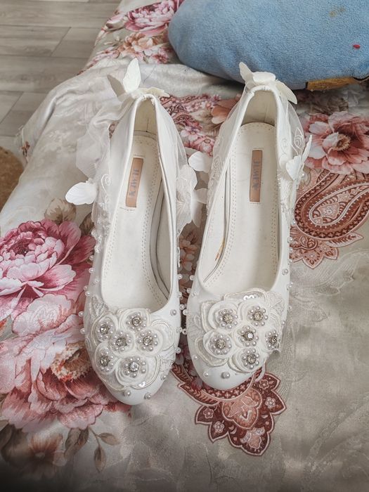 Pantofi mireasa marime39 nu trimet prin curier predare personala