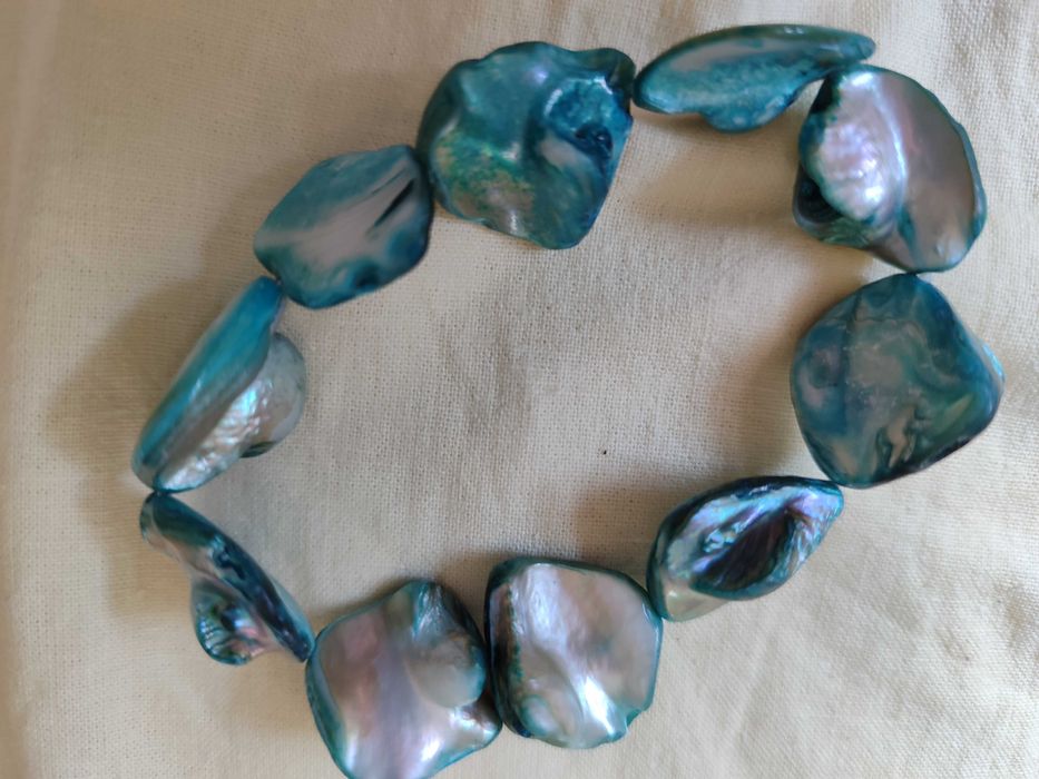 Три гривни от естествени материали