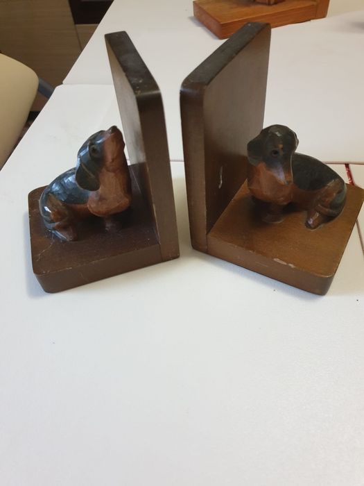 Capete de carti/Suporți pentru carti