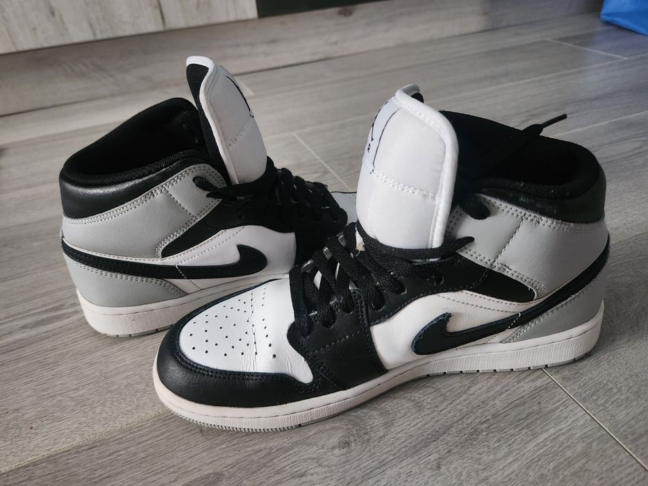 Vând Air Jordan 1 MID