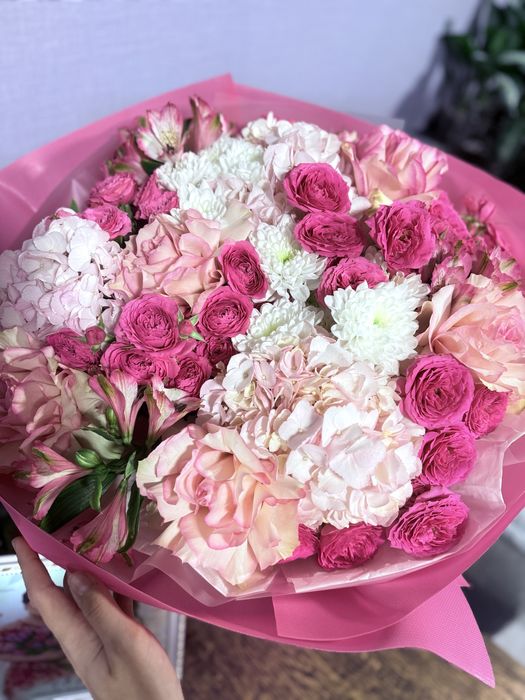 Раскошный букет с разновидными видами