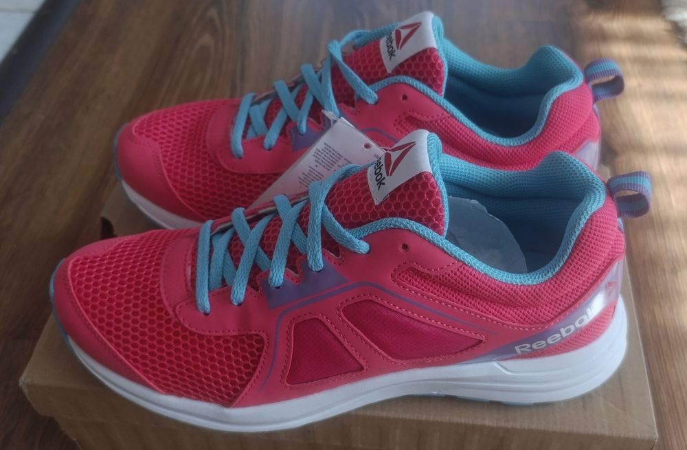 Нови маратонки Reebok N39