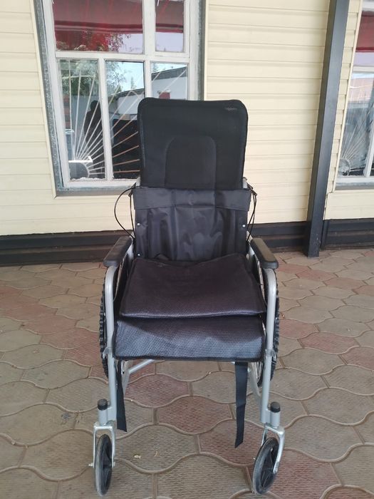 Продам инвалидную коляску новую
