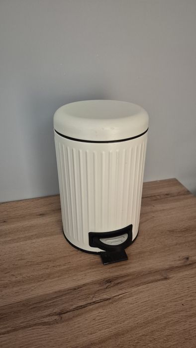 Урна для мусора в ванную / в туалет