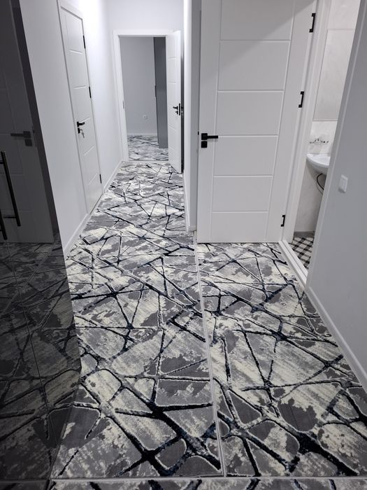 Sotiladi. 2 xona 4 etaj. Barcha jihozlari bilan.