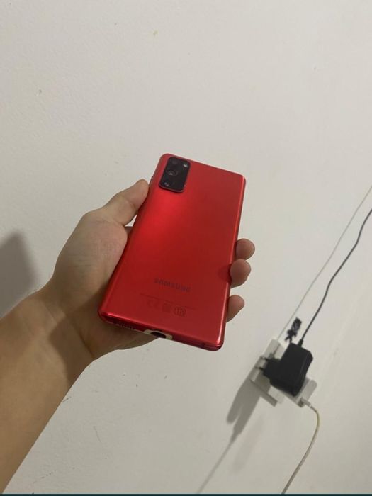 Самсунг s20 FE Гарантия есть