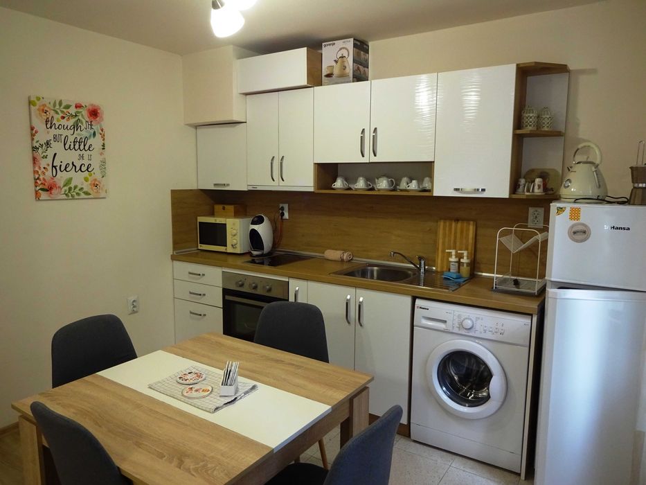 Дава се под наем Тристаен апартамент в Варна, ВИНС - 92 кв.м за 650 € - Снимка #2