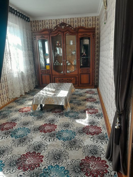 Hovli sotiladi narxi kelishiladi