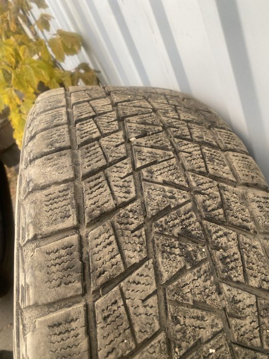 Продам шины в комплекте с дисками а отличном сотояние